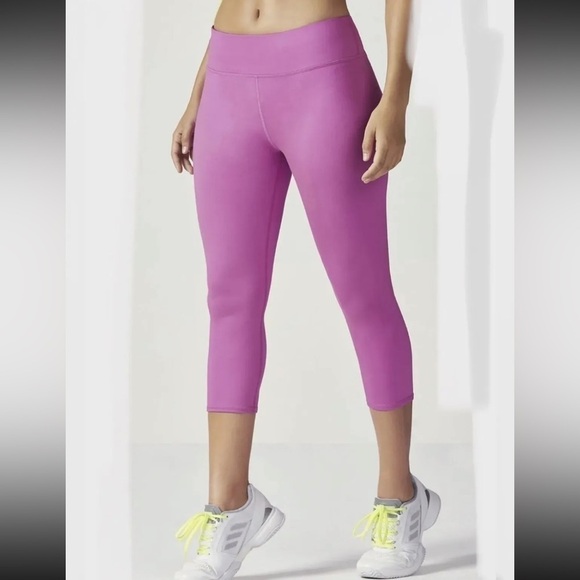Fabletics Bright Purple Mid Rise Cropped Capri Tight Leggings Powerhold Size XS - Picture 1 of 6